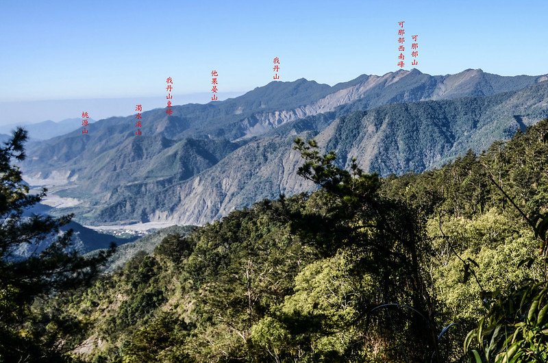 鐵本山步道H 1732m處南眺群山