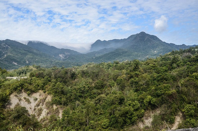 紅花園山聯絡道路北望群山