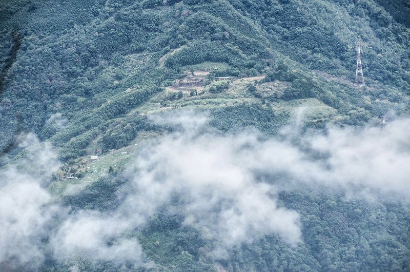 南大龜山山頂東南俯瞰鹿山農場