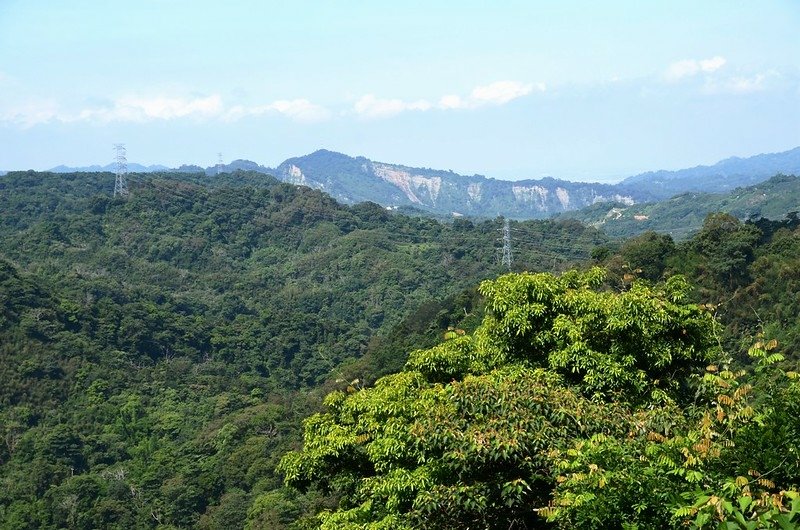 象山稜線西南遠眺吊神山