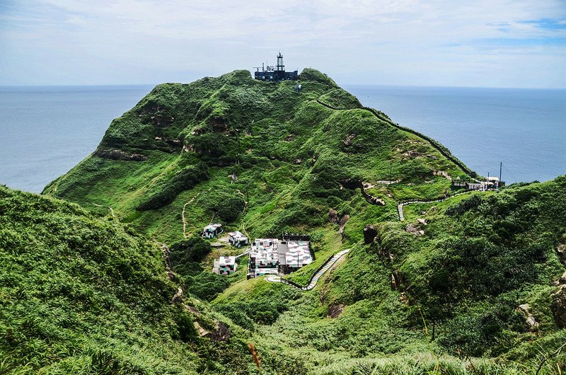 鼻頭山步道稜谷線東北望鼻頭角山