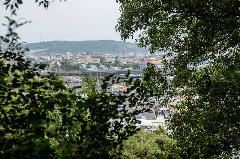 頭屋南山(隘寮崠)山頂西邊俯瞰苗栗市