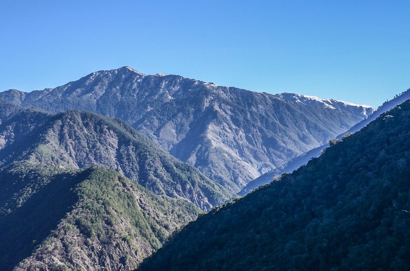 中之關停車場東北望雲峰、南雙頭山