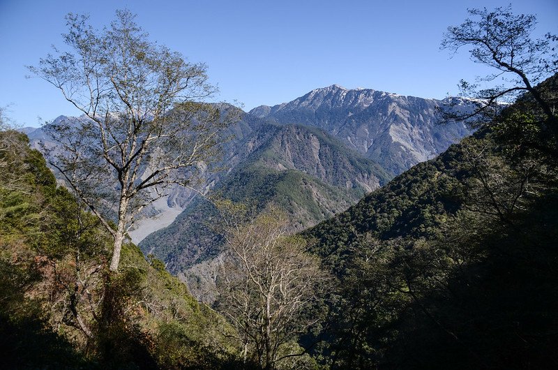 中之關古道海拔2182m東北望玉山群峰、雲峰、南雙頭山 (1)