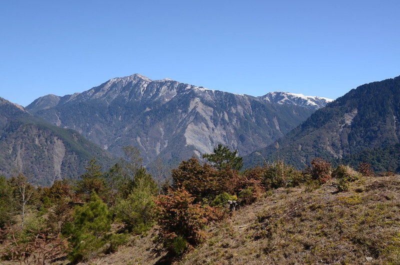 天池觀景台東北望雲峰、南雙頭山 1