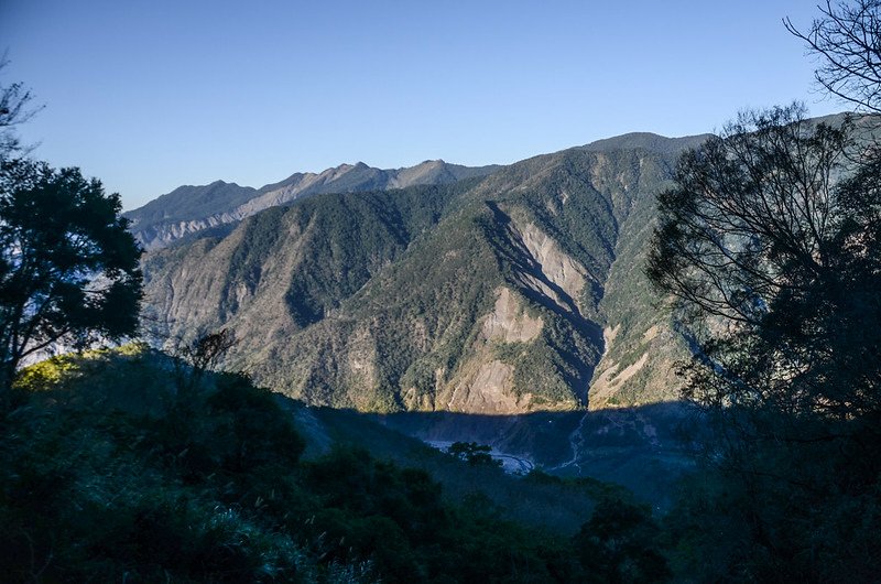 鐵本山產道西眺群山(H 1580 m)  (2)