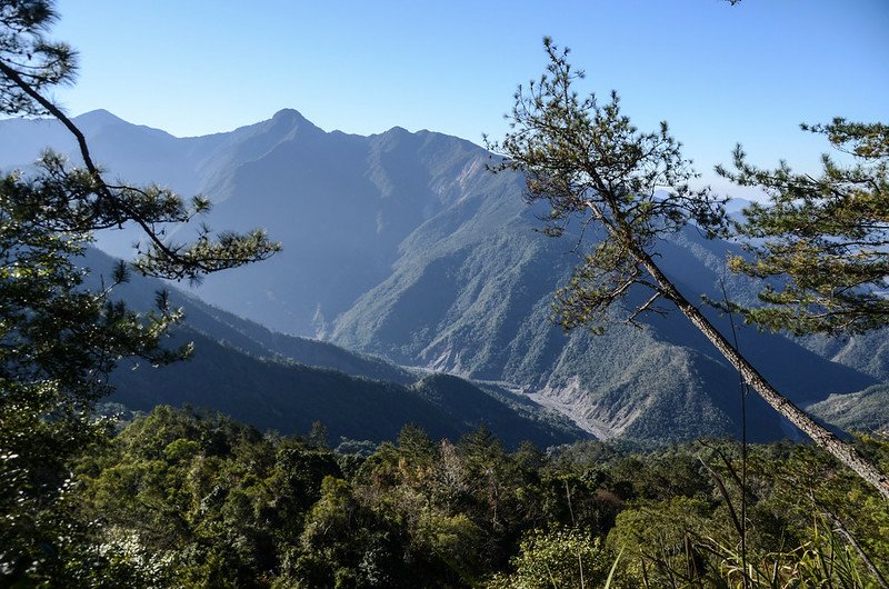 鐵本山步道H 1732m處南眺群山 (3)