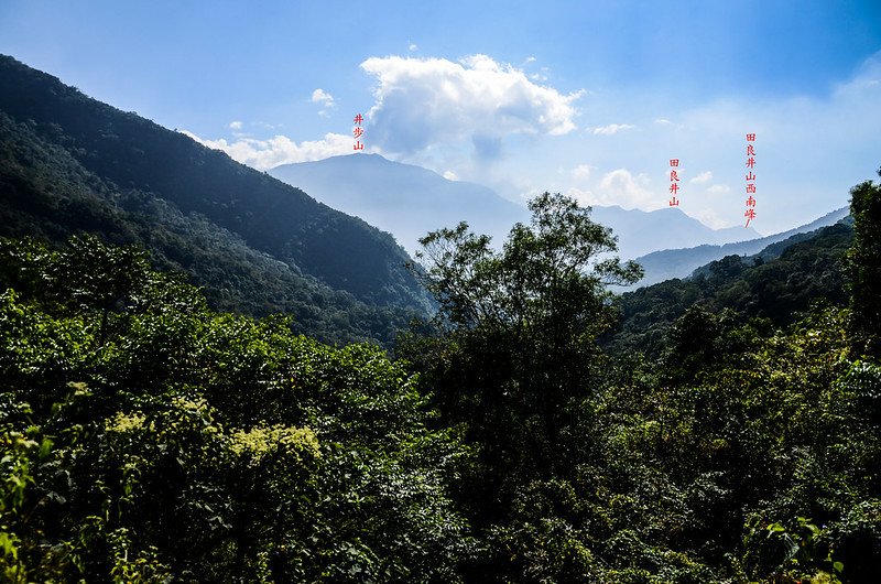 天鵝湖瀑布產道南眺群山 1-1