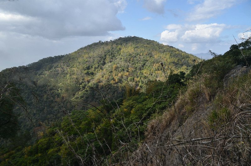 廓亭山產道西北眺西廓亭山