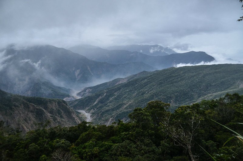 大武藏山東稜南眺群山 (4)