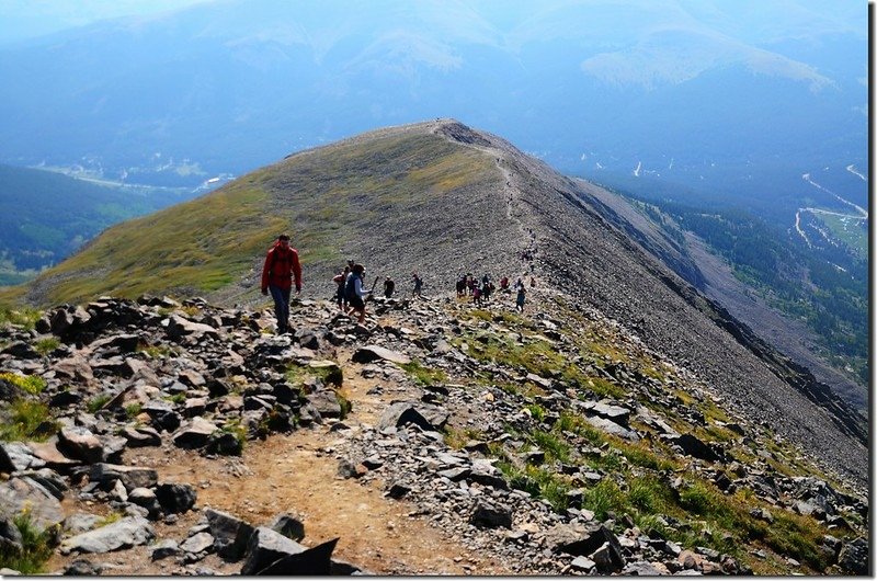 Looking down Quandary&apos;s east ridge from the final 1,000&apos; of upper ridge  (2)