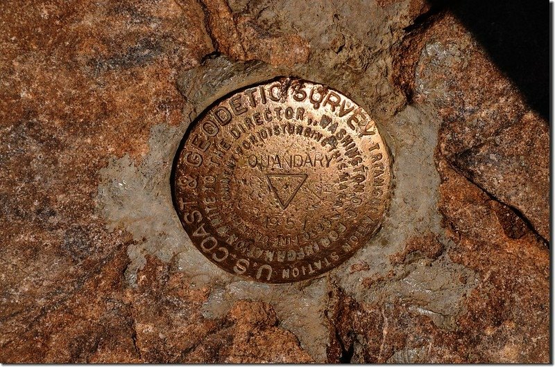 Benchmark on the summit of Quandary Peak (5)