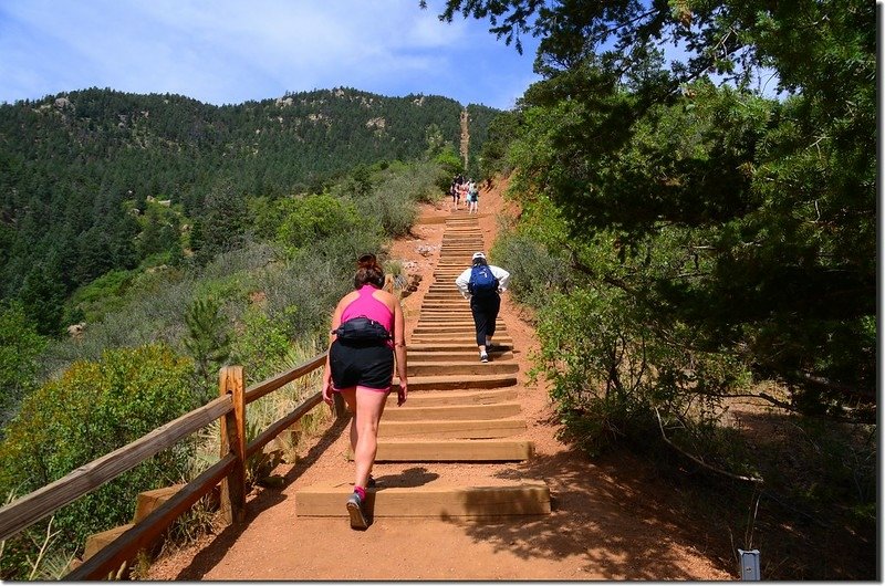 Hikers climbing up the Manitou Incline in Manitou Springs (4)