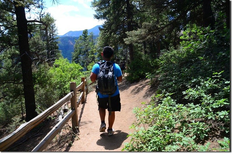 On the way down the Barr Trail (1)