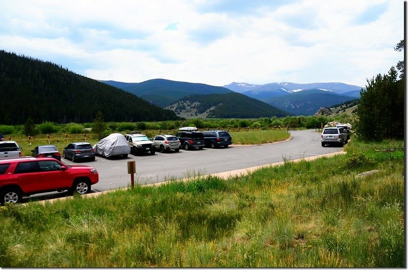 Abyss Lake Trailhead parking lot