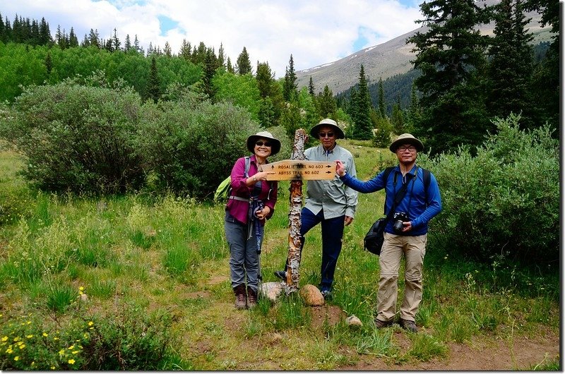 Abyss Lake Trail &amp; Rosalie Trail junction 1