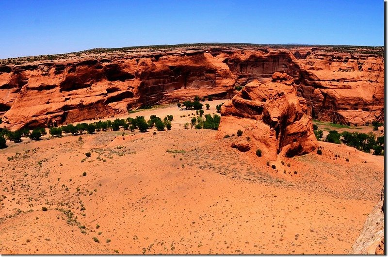 Dog Rock, an isolated block of sandstone near Junction Overlook