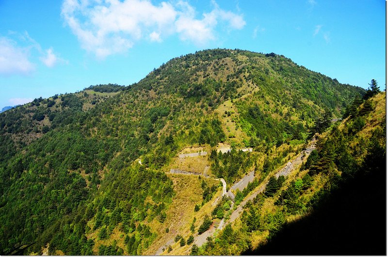 玉山登山步道西眺麟趾山