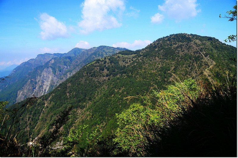 玉山登山步道西眺石水、鹿林、麟趾等山