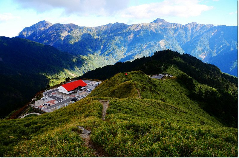 合歡山南峰東南眺奇萊山稜線