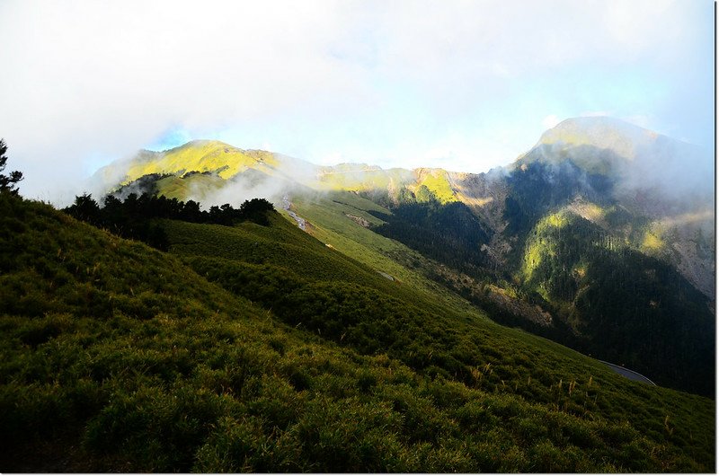 合歡山南峰北望合歡山主、東峰