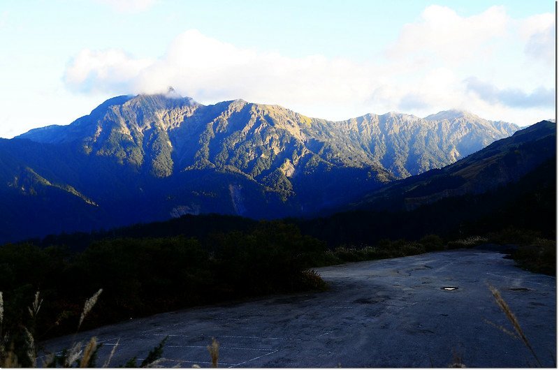 小風口山頂東南眺奇萊主山北峰