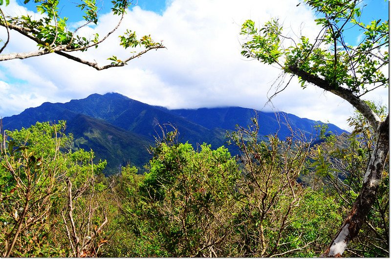 北德文山山頂東北眺大母母、麻留賀連稜