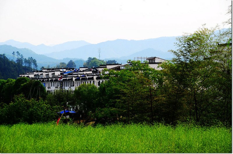 徽式建築與山景 1