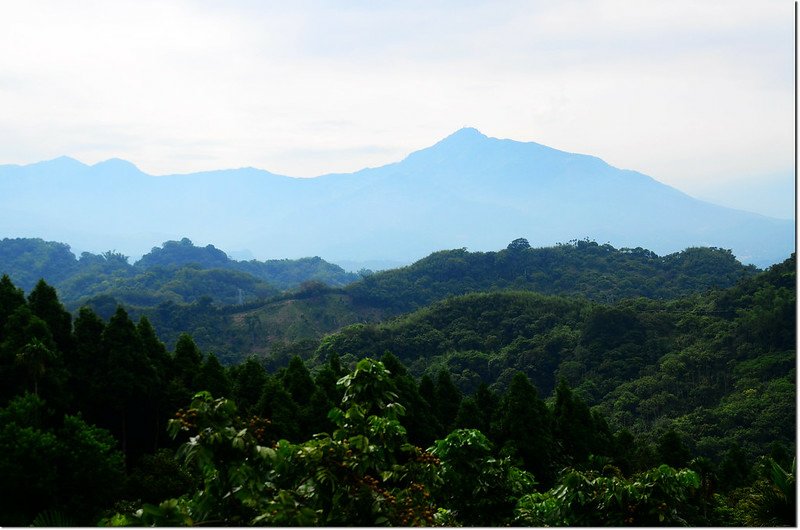 包尾山東南眺集集大山