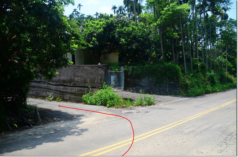 大龜坑山投17鄉道岔路