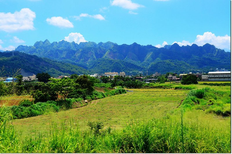 南埔山山頂東眺九九峰