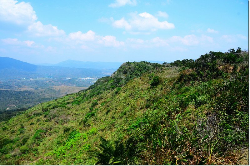 門馬羅山山頂東北眺門馬羅稜線