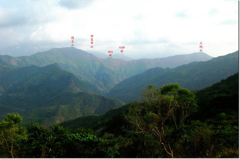 沙溪林道東南展望三地山~德文山稜線