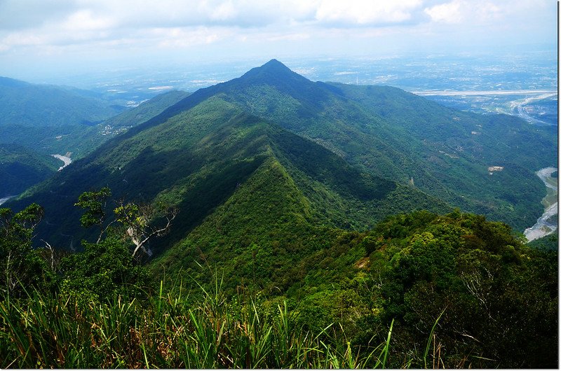 德文山山頂俯瞰三地山~德文山連稜 2