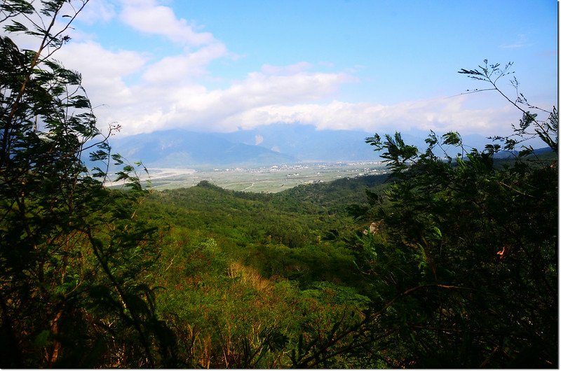 石公厝山山頂俯瞰池上地區