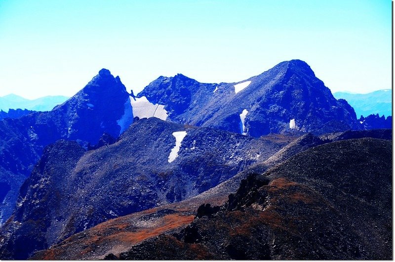 Close up of Navajo Peak, Dickers Peck, and Apache Peak from the summit of Mount Audubon