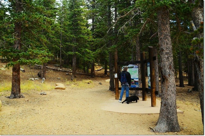 Rainbow Lakes trailhead 2