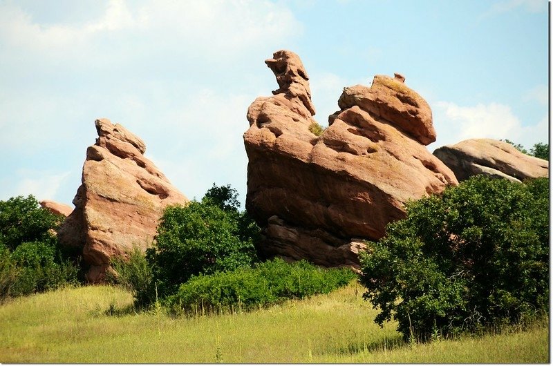 Red rocks along the trail 7