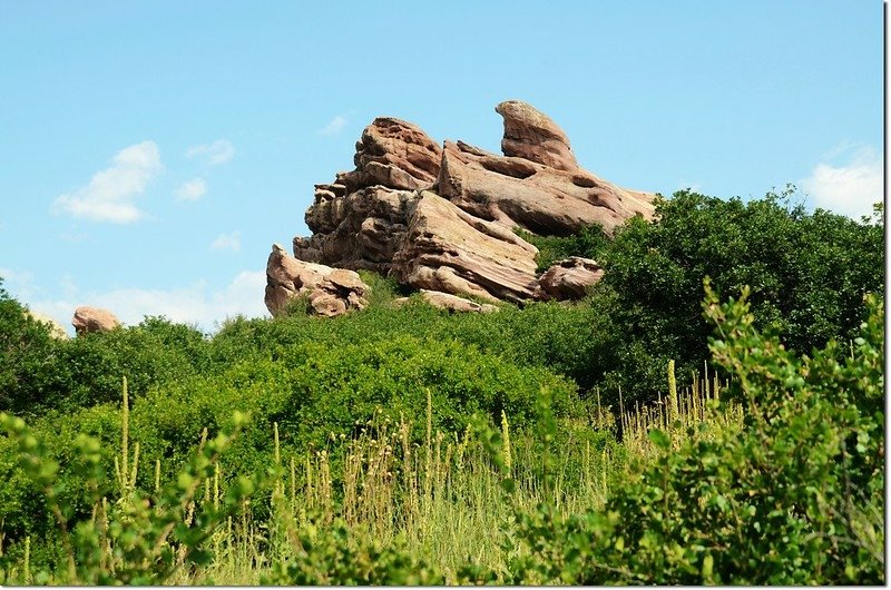 Red rocks along the trail 8