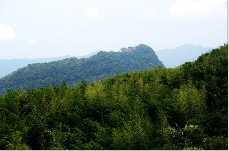 南勢山北眺鷂婆山