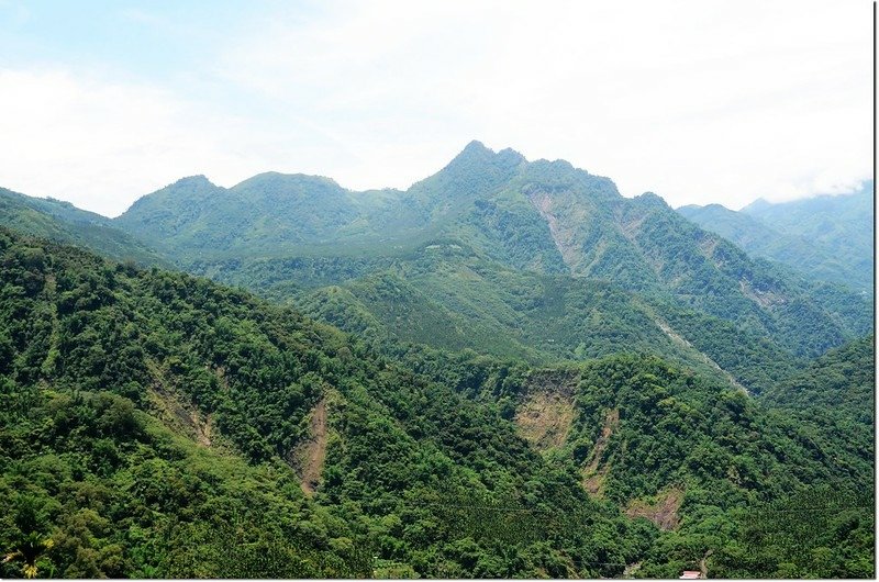 嘉124鄉道東北眺望大湖尖山