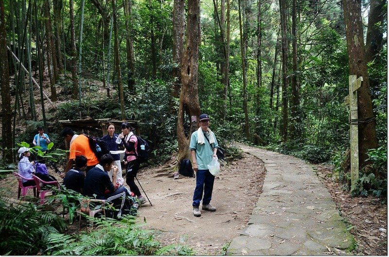 鳳凰山登山步道休息點