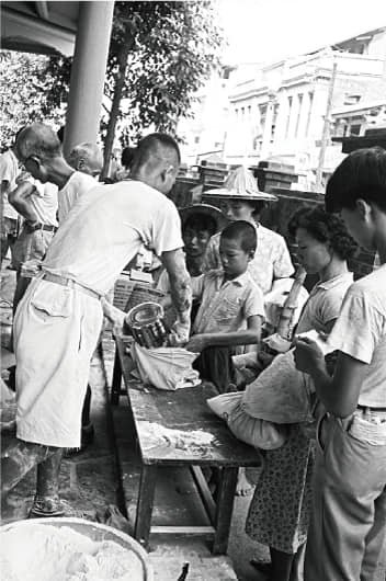 麵粉袋首次出現，是二戰後的1951-1965美援年代-美援時