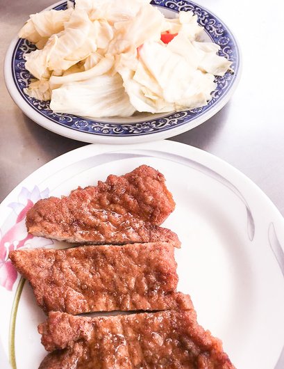 南投行 (老胡麵館-炸滷排骨_泡菜) - 裁.jpg