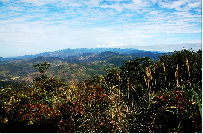 800山頭北眺群山