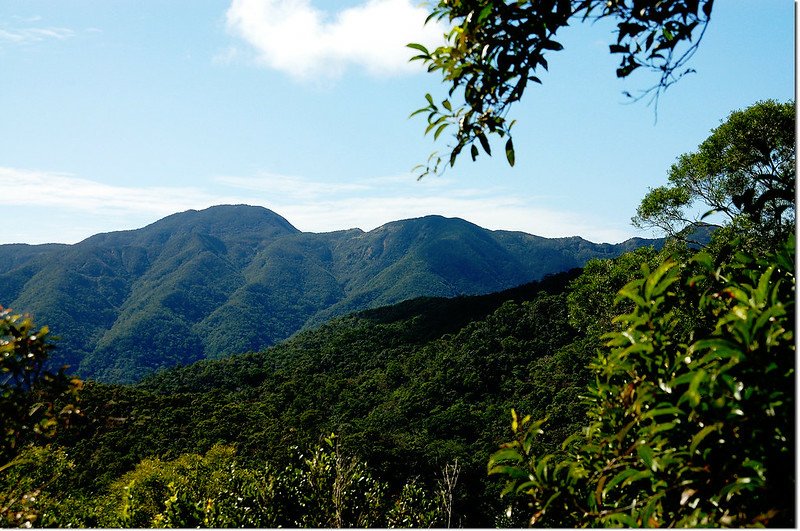 牡丹路山東南峰西眺里龍山