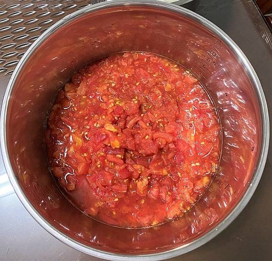 salsa-cut-tomato.jpg