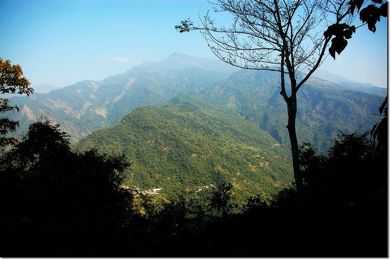 登西大社山途中東望大母母山 1