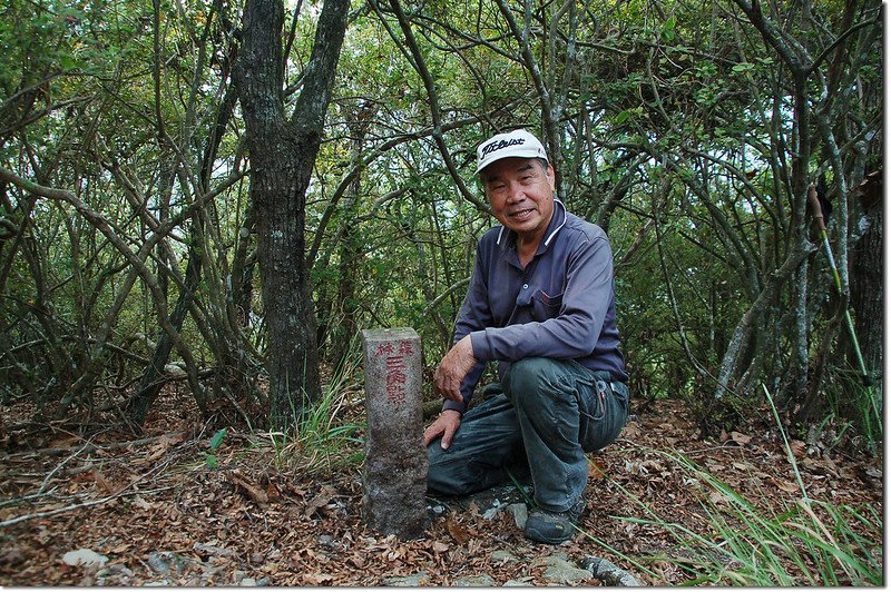 朗吾呂山西峰山頂