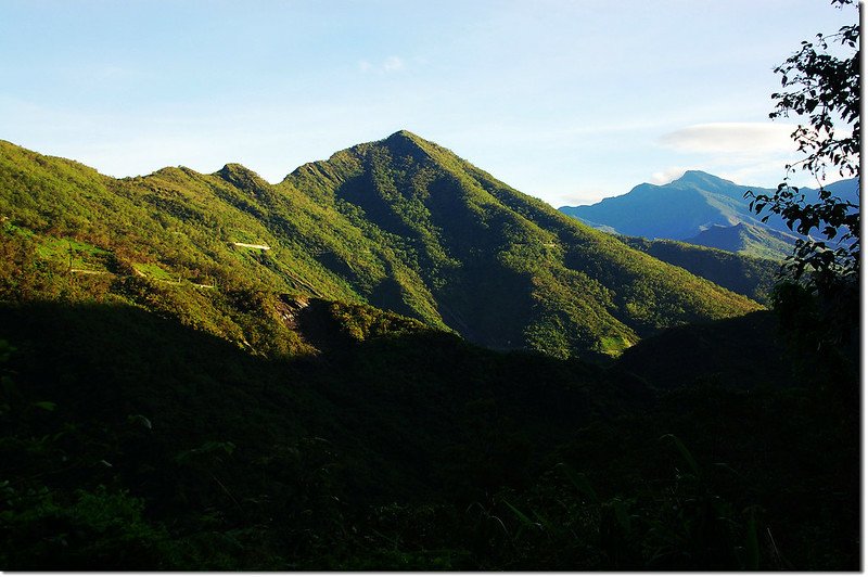 登山步道北眺德文、大母母山 2